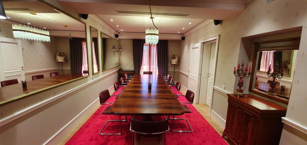 טיראנה Ebel Boutique Hotel מראה חיצוני תמונה