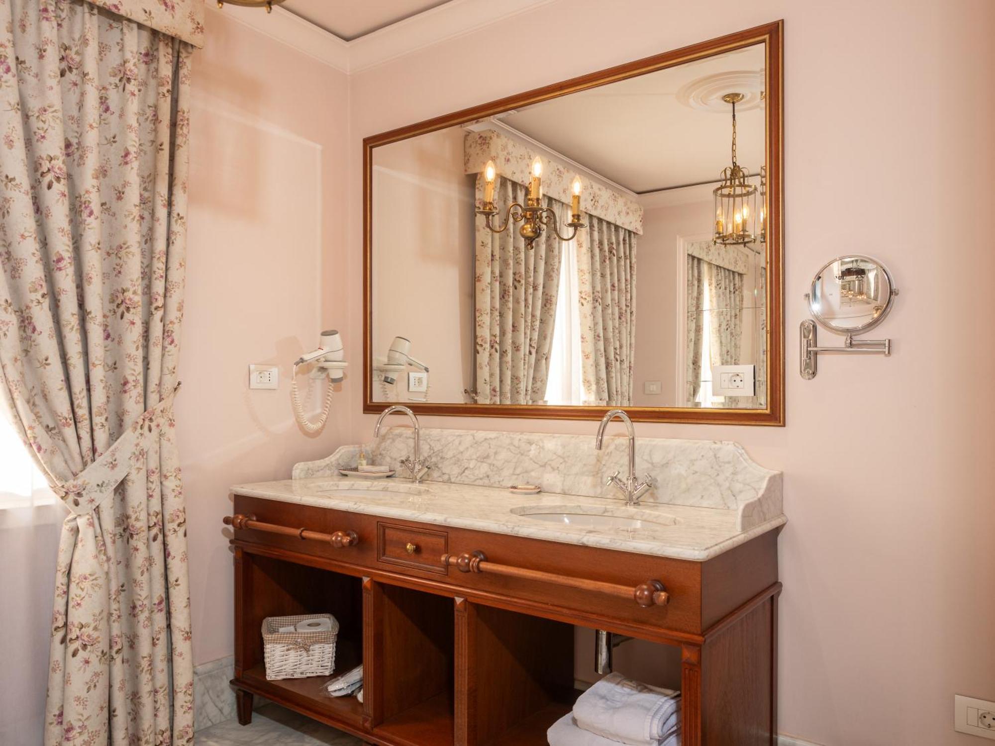 טיראנה Ebel Boutique Hotel מראה חיצוני תמונה