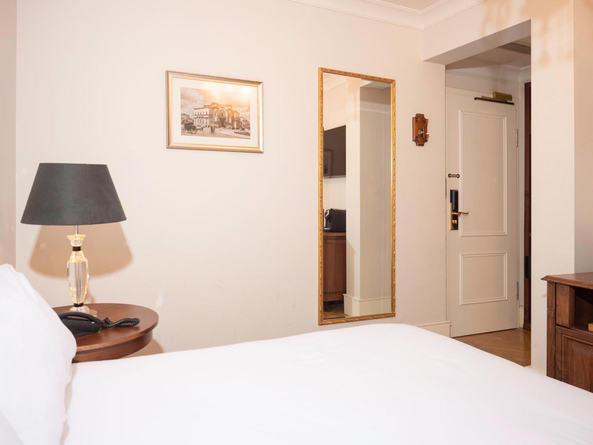 טיראנה Ebel Boutique Hotel מראה חיצוני תמונה