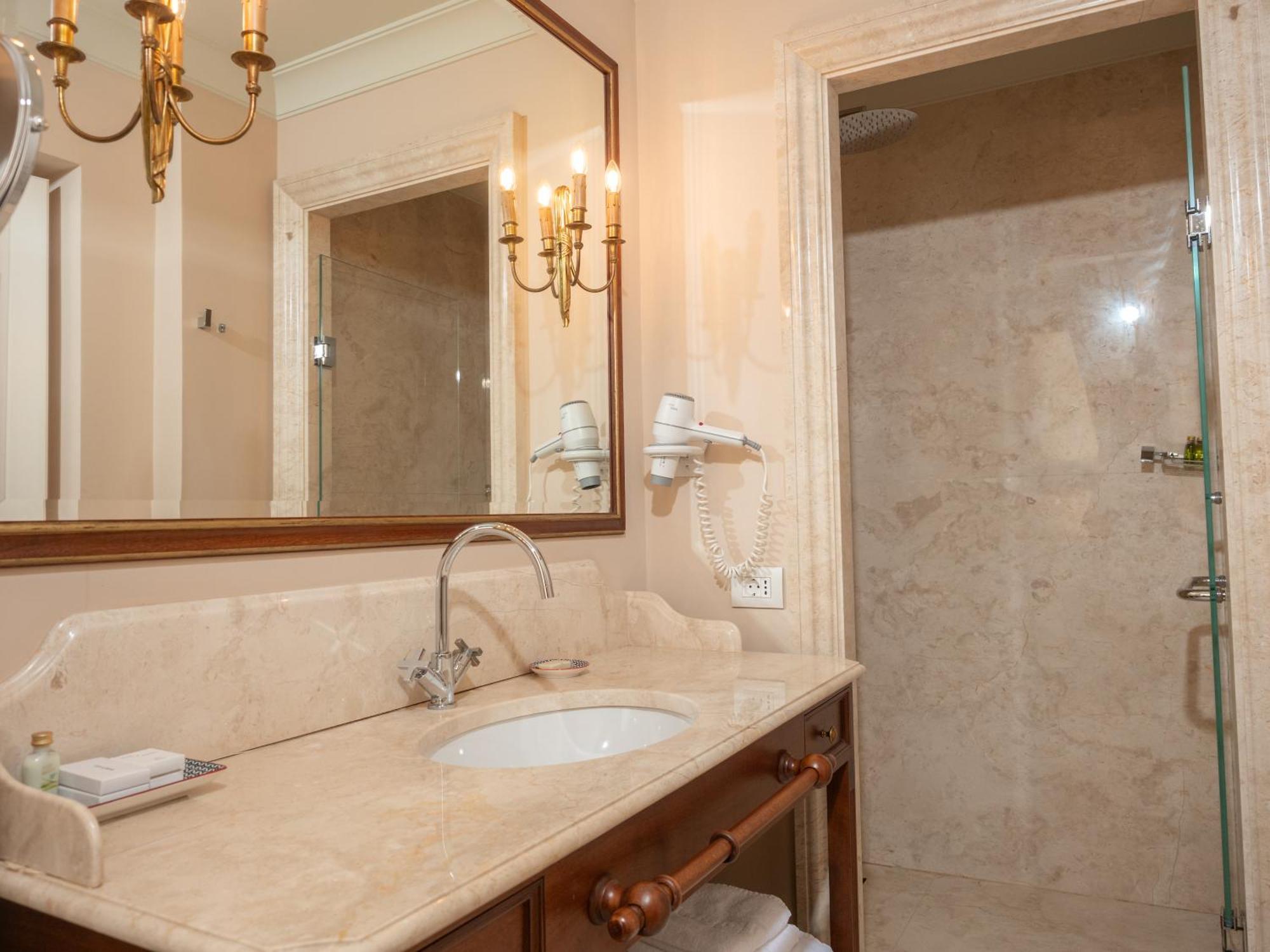 טיראנה Ebel Boutique Hotel מראה חיצוני תמונה
