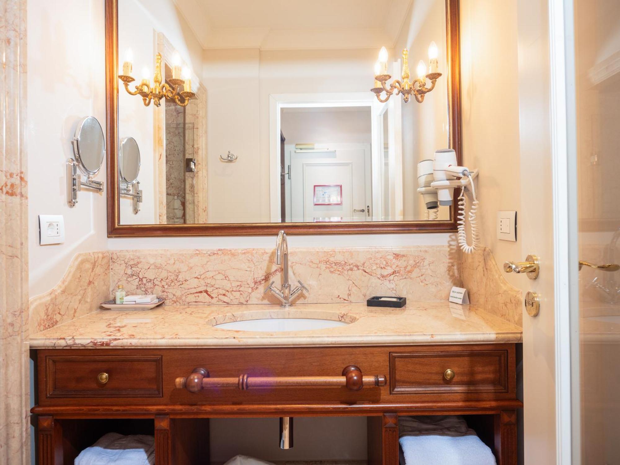 טיראנה Ebel Boutique Hotel מראה חיצוני תמונה